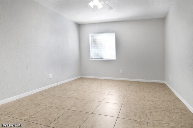 Building Photo - 4635 Bayshore Dr