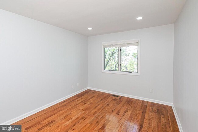 Building Photo - 7 Exeter Ct