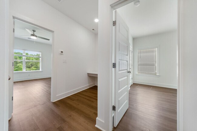 Building Photo - Spacious 3 Bedroom Home with Fenced Backyard