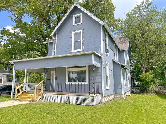 Building Photo - 401-403 South Jackson
