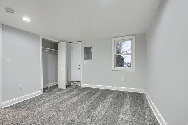 Building Photo - 4012 Fernhill Ave