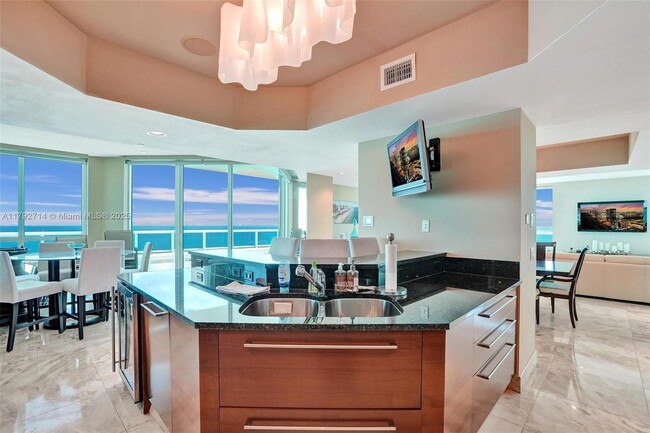 Building Photo - 101 S Fort Lauderdale Beach Blvd