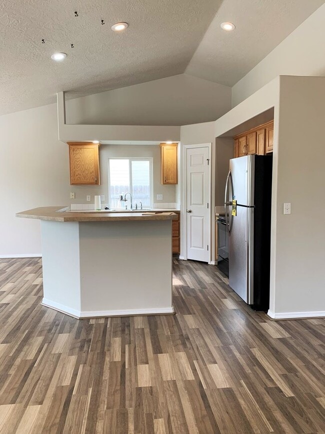 Building Photo - Great 3 bed 2 bath home in a the quiet Rai...