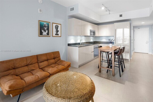 Building Photo - 1010 Brickell Ave