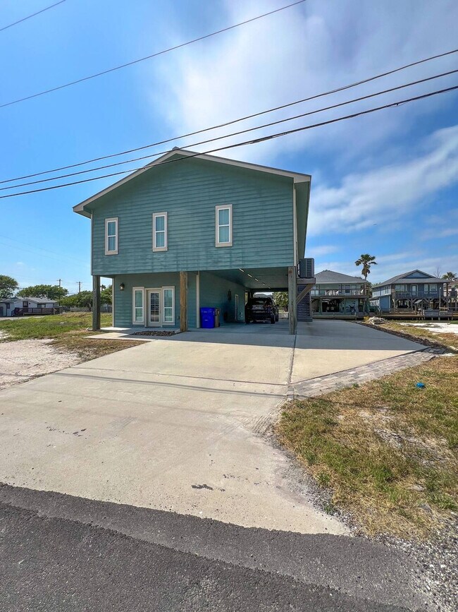 Building Photo - 4037 Summit Dr