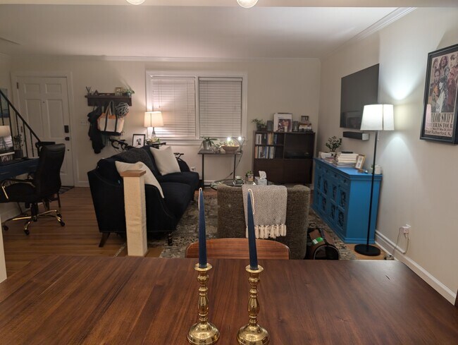 Building Photo - 1936 Smallwood Dr