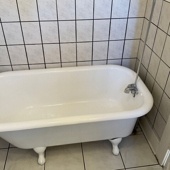 Building Photo - 272 S Grand St