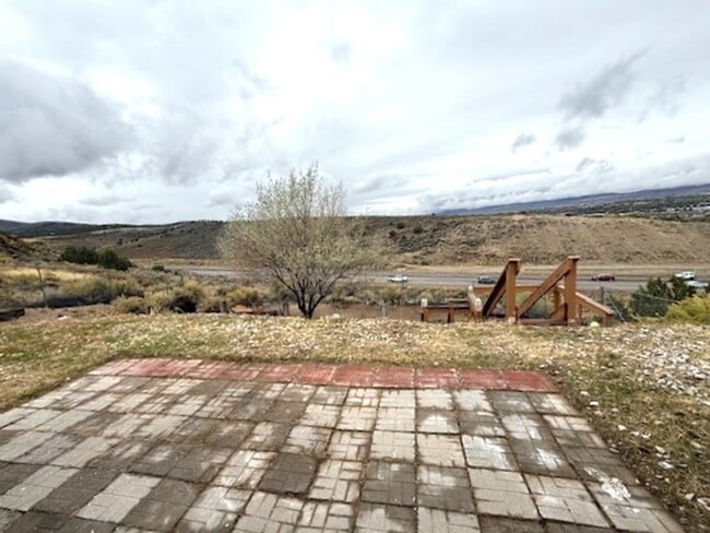 Building Photo - 3 bedroom house in Elko with garage