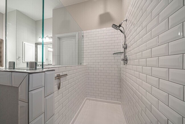 Building Photo - 830 Rench