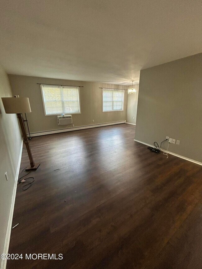 Building Photo - 12 Manchester Ct