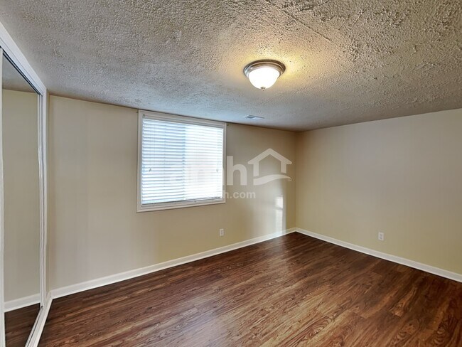 Building Photo - 4445 S Wakeport Bay