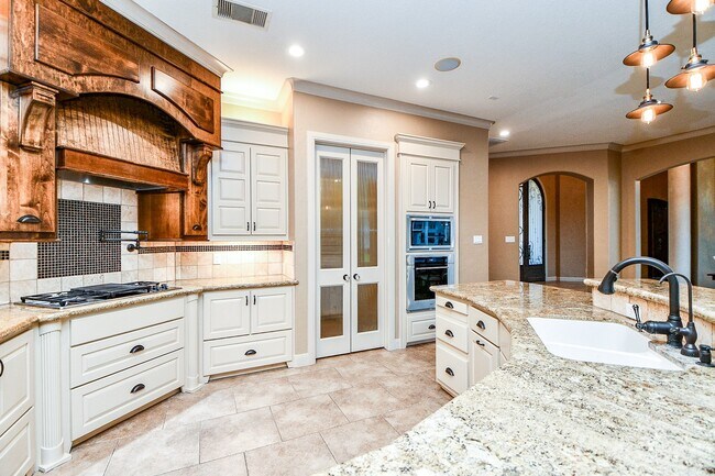 Building Photo - 12316 Oak Bend Cir