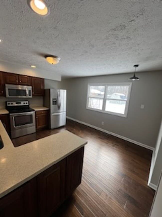 Building Photo - Well-Appointed East-Side Home with Exceptional Living Space in Sycamore Knolls