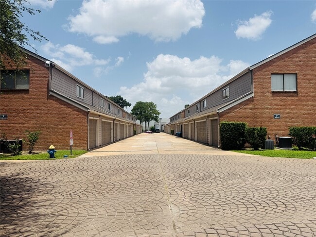 Building Photo - 6701 Sands Point Dr