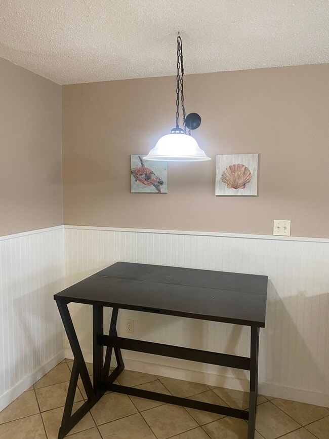 Building Photo - Golf Colony 12 F