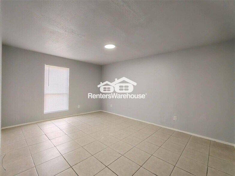 Building Photo - 8034 Antoine Dr