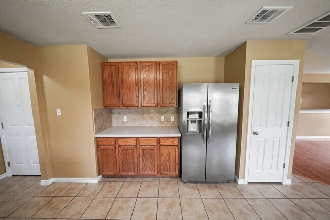 Building Photo - Spacious Cibolo Home Near Steele High School - Realtor Commission: $500