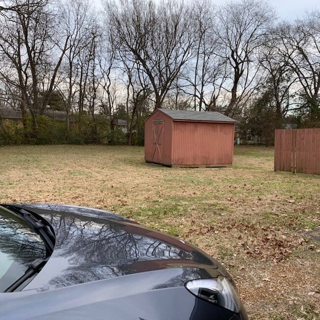 Building Photo - 2 bedroom 1 Bath with Carport