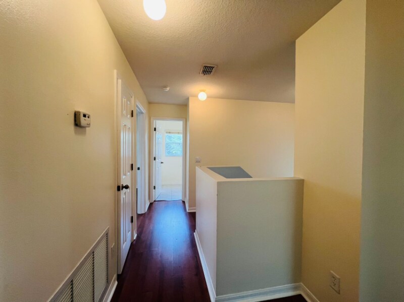 Building Photo - 1531 Par Ct