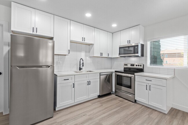 Building Photo - 3 bed | 2 bath Casita Style Home - 1 Mile to ASU!