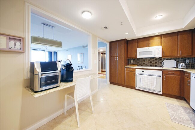 Building Photo - 2480 Presidential Way