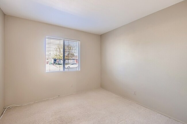 Building Photo - 41771 El Camino Dr, Hemet, CA, 92544