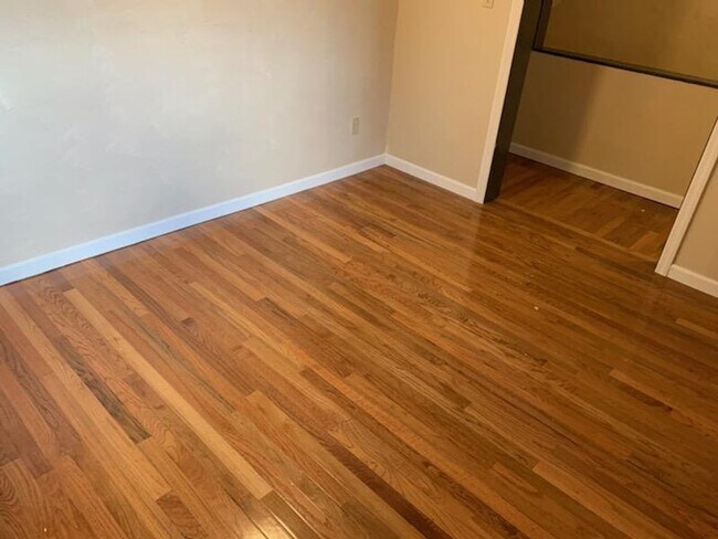 Building Photo - All New South Oakland 6 bedroom
