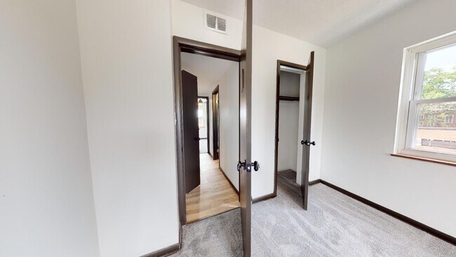 Building Photo - Parma - Ridgewood Lofts - 2 Bedroom - 1 Bath