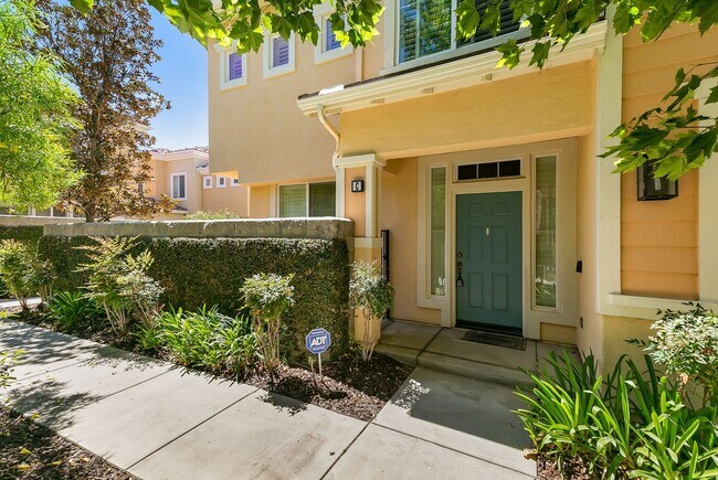 Building Photo - Paseo del Sol Charmer with Private Yard and Community Pool