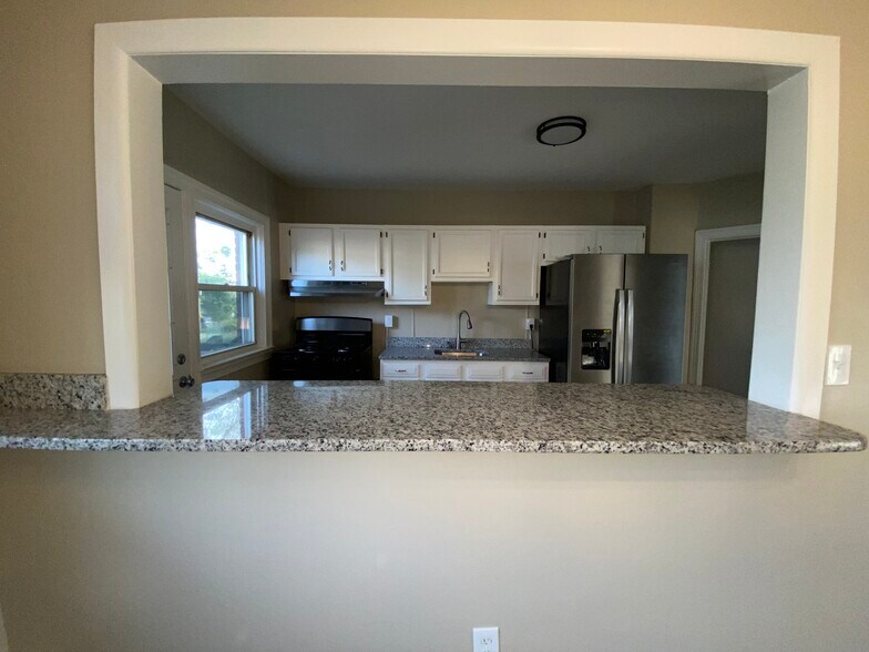 Building Photo - 41 N Kossuth St