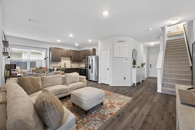 Building Photo - 5513 Topwater Trl