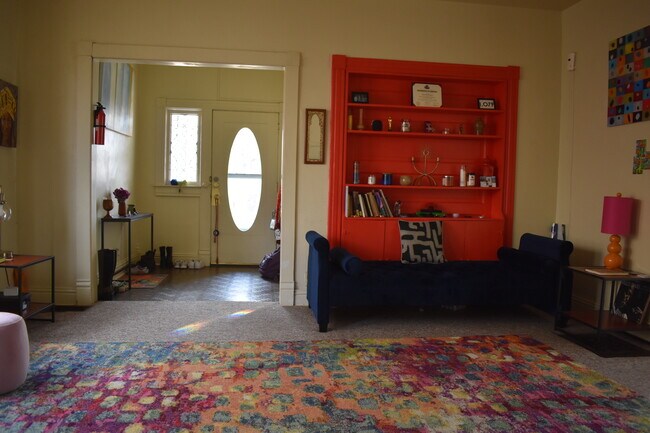 entrance - 408 W Elm St