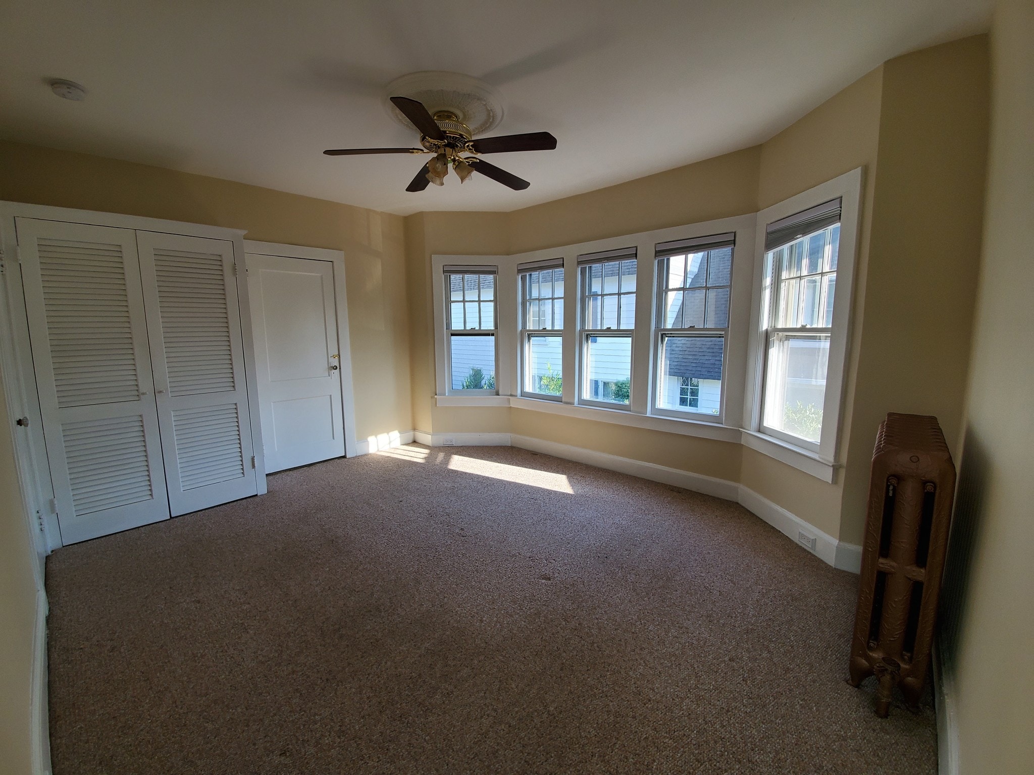Master bedroom w ceiling fan - 78 S Carll Ave