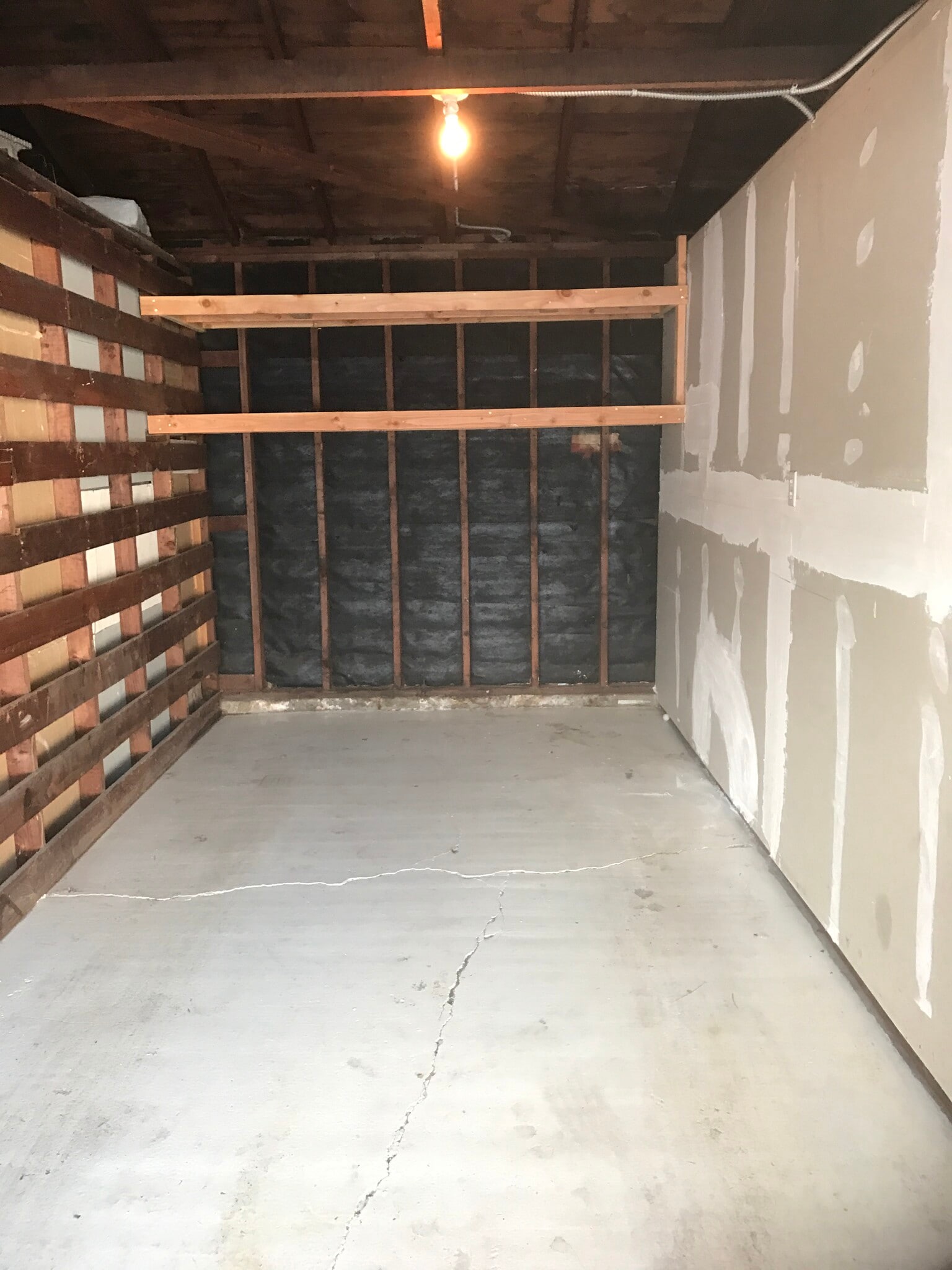 Available Single Car Garage - 4302 Elm Ave