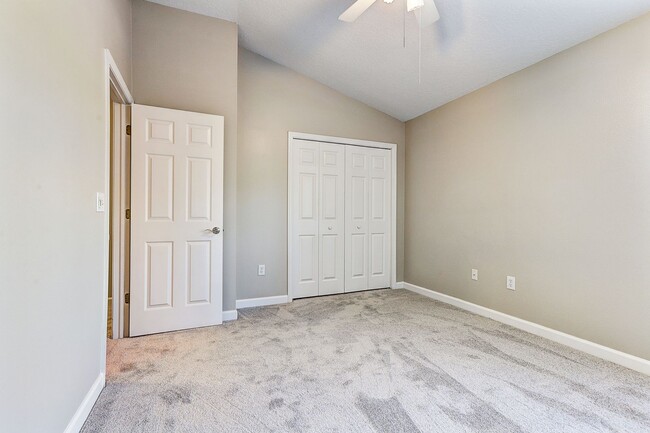 Building Photo - Spacious New Tampa 2 Bedroom, 2.5 Bath Tow...
