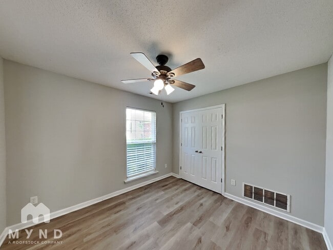 Building Photo - 2706 Dry Well Cove