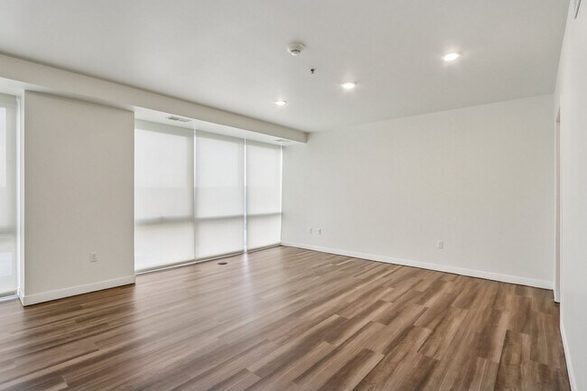 Building Photo - $1,950 | 1 Bedroom, 2 Bathroom Condo | Pet Friendly* | Available for Immediate move-in!