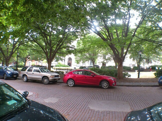 Building Photo - 14 E Mt Vernon Pl
