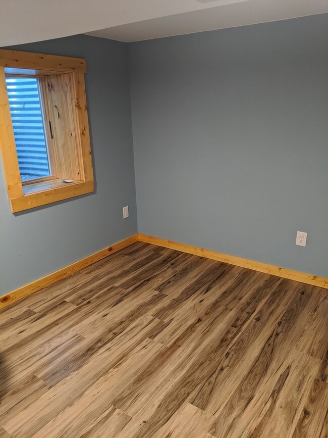 Building Photo - Amazing 4 Bedroom 2 Bathroom House with Garage!