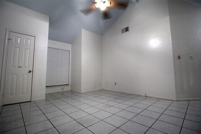 Building Photo - 15614 Barbarossa Dr