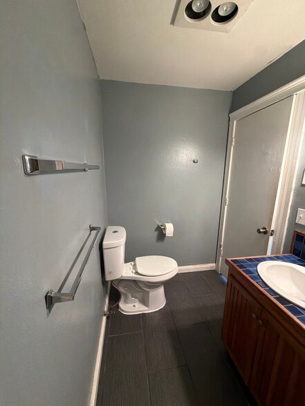 Building Photo - 430 S Holladay Dr