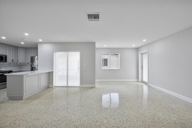 Building Photo - 3820 SW 92nd Ave