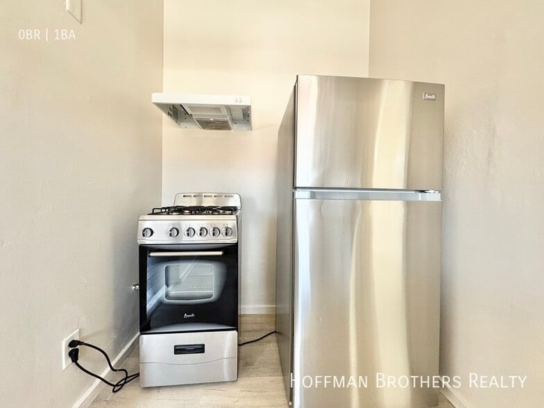 Primary Photo - 1316 S Pacific Ave