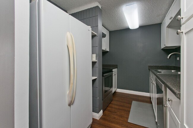 Building Photo - Haiku Hale - 3 bedroom, 2 bathroom, 1 park...