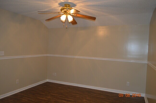 Building Photo - 1115 Hickory Ave