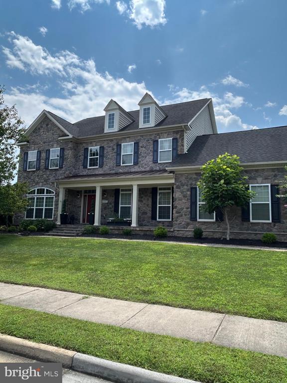 Building Photo - 41857 Rawnsley Dr