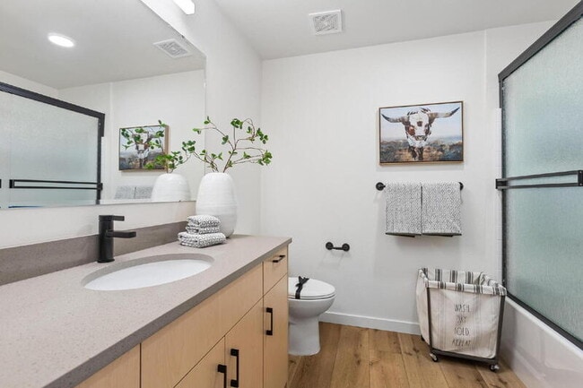 Building Photo - 7475 W Swain Ln