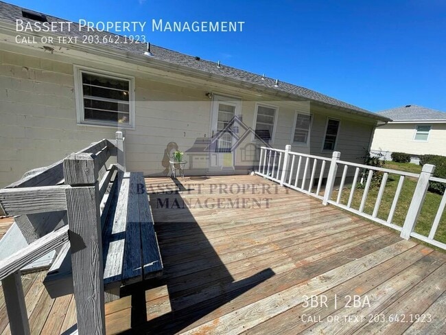 Building Photo - 40 Macarthur Dr