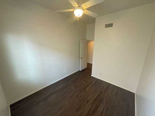 Building Photo - Great northeast location on cul-de-sac, 3 car garage