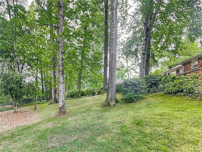 Building Photo - 1852 Gainsborough Dr